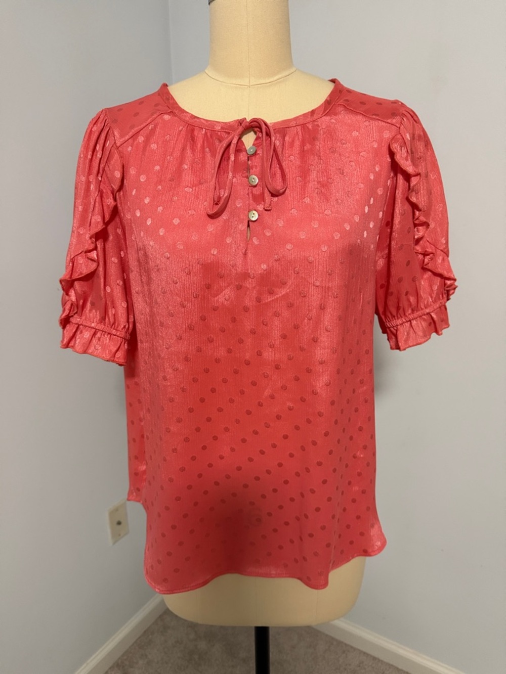 Chenault Women's Coral Polka Dot Tie-Neck Short Sleeve Top SZM